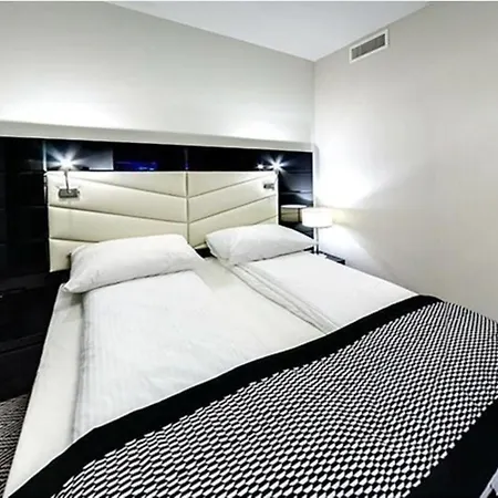 Ferienwohnung In Plaa Wschodnia Gemeinschaftlichem Indoorpool Διαμέρισμα *